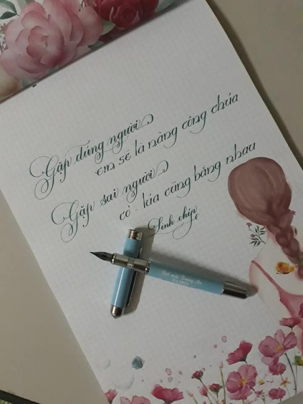 Cách luyện viết chữ in hoa độc đáo, sáng tạo, ít mắc lỗi nhất - Bút Máy Đậm Ánh Dương.