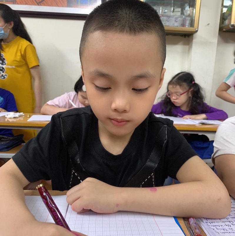 Phương pháp dạy trẻ lớp 1 viết chữ hiệu quả nhất - Bút máy in đậm Ánh Dương