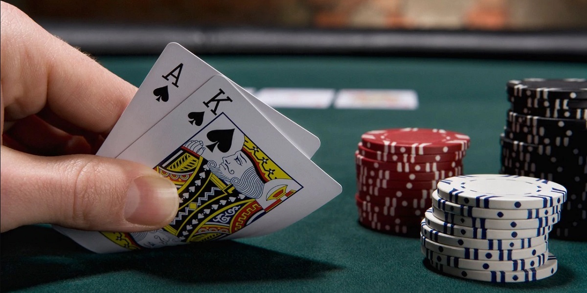 Chia bài poker: chia bài trong poker là gì và khi nào nó được thực hiện? | Habwin